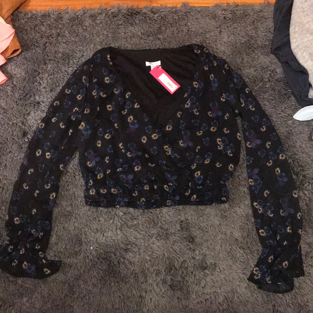 Black floral crop top
